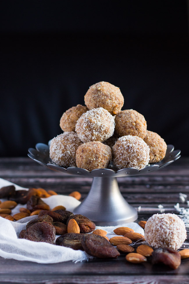 3 Ingredient Apricot Almond & Coconut Bliss Balls. Quick to make & handy for emergency snacks. | thecookspyjamas.com