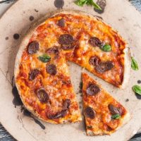 Flatbread Pizza Recipe in 15 Minutes. With a really simple flatbread pizza recipe, a frugal yet healthy meal is never far way.