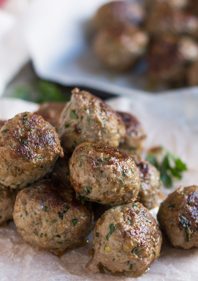 Freezer Friendly Italian Meatballs.  Handy to have in the freezer for a quick meal. | thecookspyjamas.com 