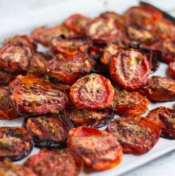 How to Freeze Slow Roasted Tomatoes. Great to have in the freezer to liven up those winter dishes. | thecookspyjamas.com