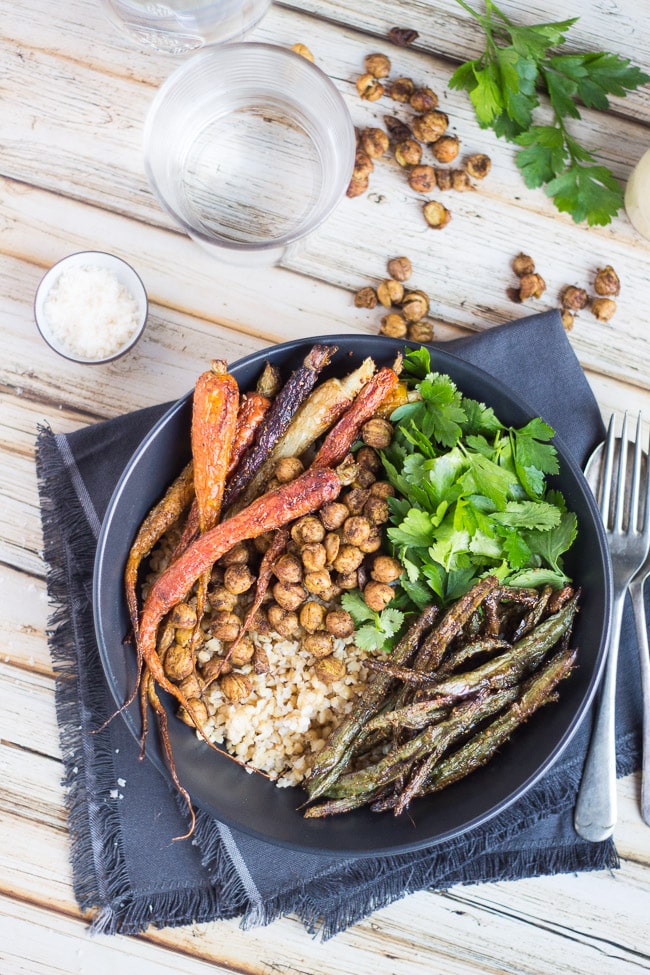 Moroccan Carrot Salad Bowl. Spiked with a creamy vegan orange dressing & crunchy spiced chickpeas for maximum flavour.