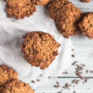 Peanut Butter & Cocoa Nib Oaty Cookies. An intense chocolate taste without added sugar.